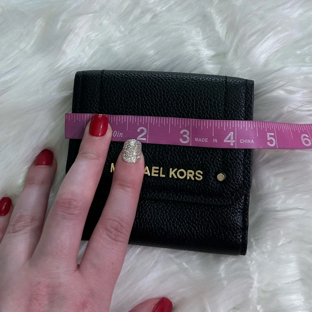 Michael Kors NWOT beautiful and basic black leather wallet